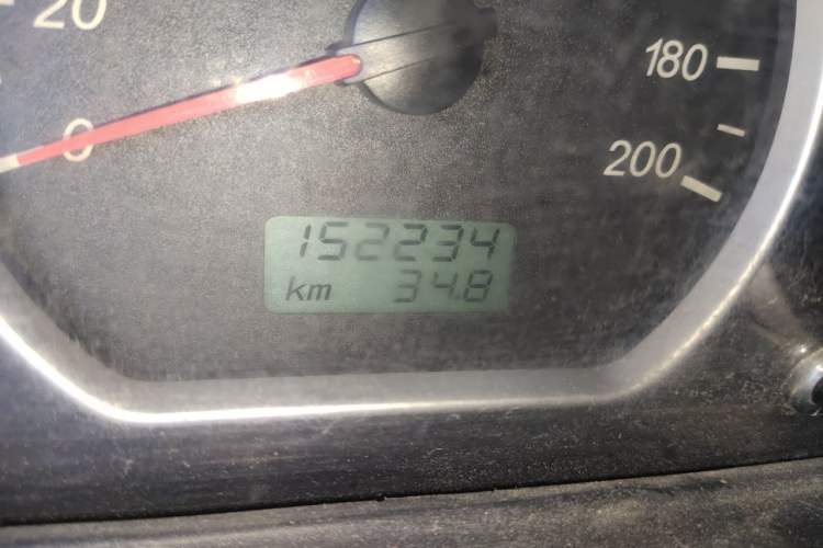 Used Wuling Hongguang 2015 1.2L S Base Model China IV Odometer Close Up