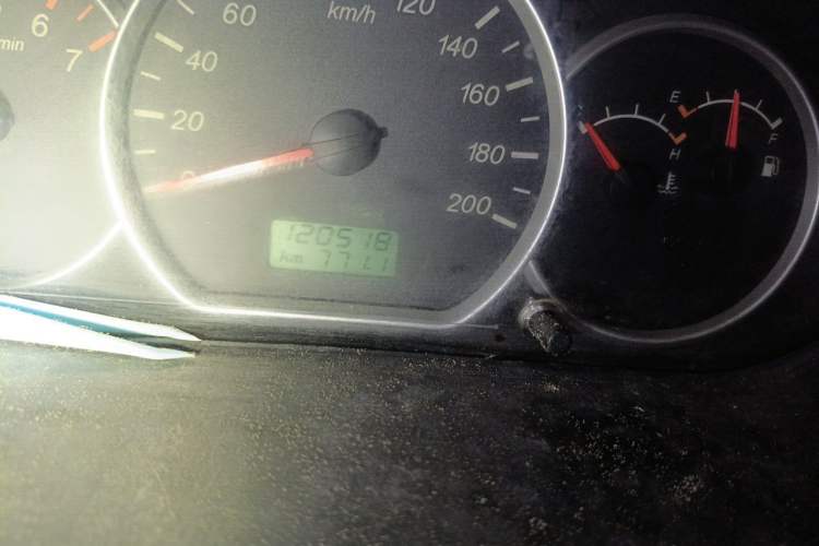 Used Wuling Hongguang 2015 1.2L S Base Model China V Standard Odometer Close Up