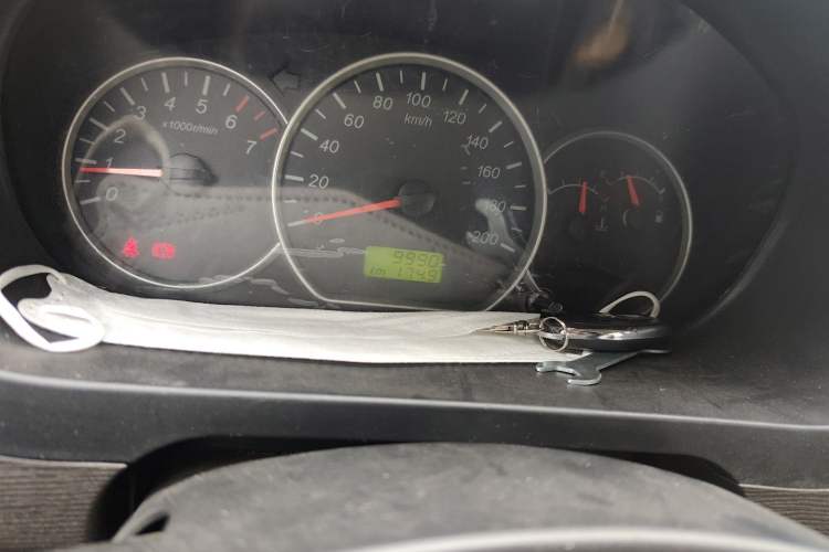 Used Wuling Hongguang 2015 1.2L S Base Model China V Standard Odometer Close Up