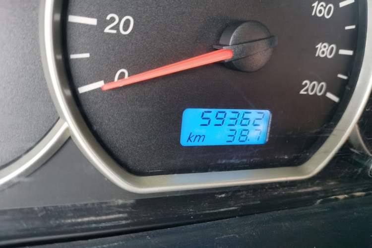 Used Wuling Hongguang 2015 1.5L S1 Standard China V-Emission Standards Odometer Close Up