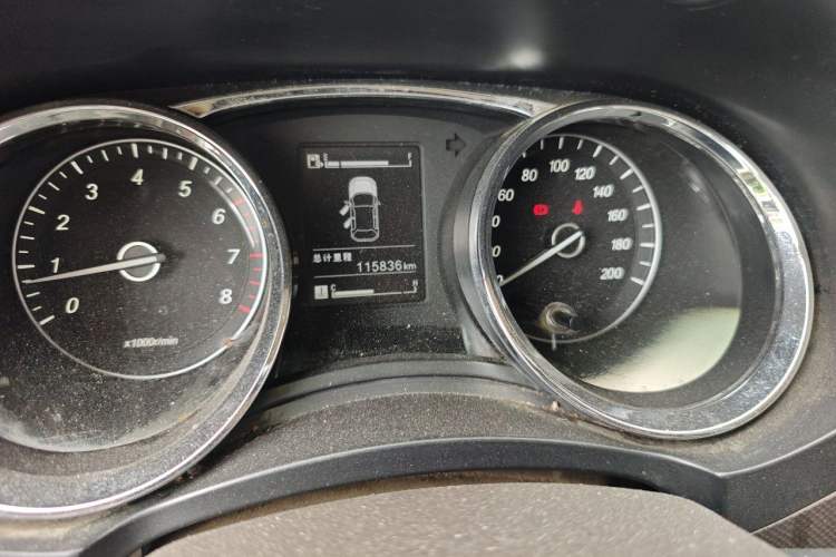 Used Wuling Hongguang 2015 1.5L S1 Comfort China V Standard Odometer Close Up
