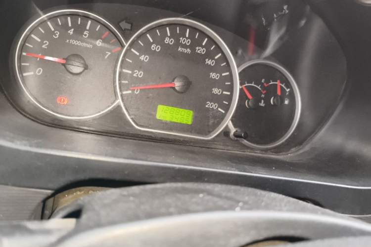 Used Wuling Hongguang 2015 1.5L S Basic Version China V Standard Odometer Close Up