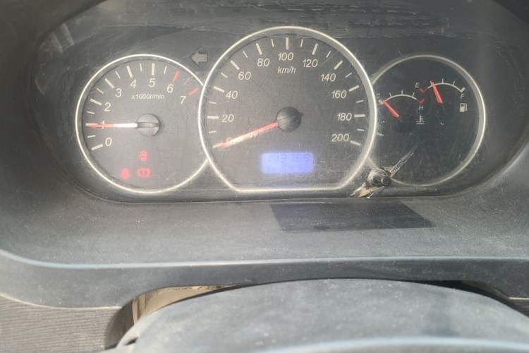 Used Wuling Hongguang 2015 1.5L S Basic Version China V Standard Odometer Close Up