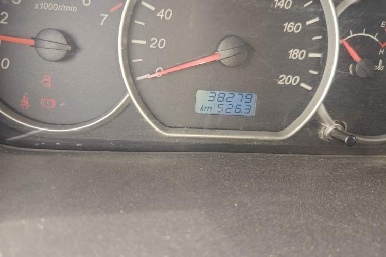Used Wuling Hongguang 2015 1.2L S Base Model China IV Odometer Close Up