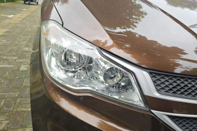 Used Wuling Hongguang 2015 1.5L S1 Standard China V-Emission Standards Right Front Headlight