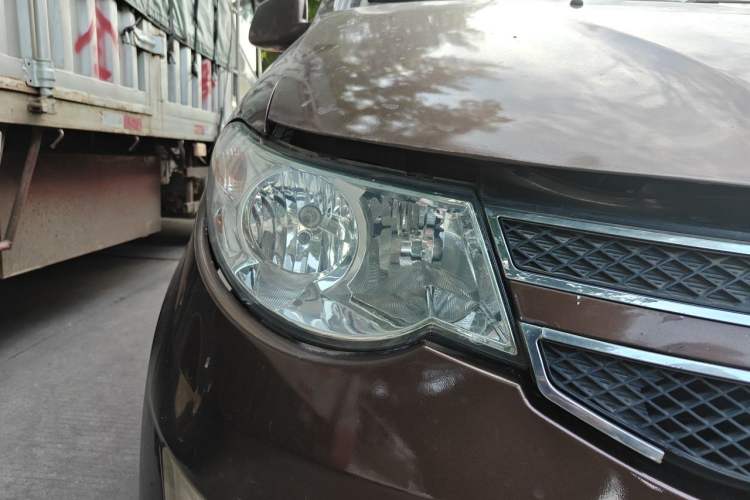 Used Wuling Hongguang 2015 1.5L S1 Standard China V-Emission Standards Right Front Headlight