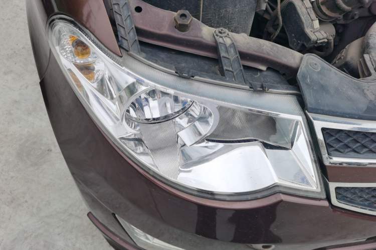 Used Wuling Hongguang 2015 1.5L S1 Standard China V-Emission Standards Right Front Headlight