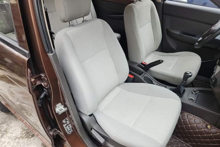 Used Wuling Hongguang 2015 1.5L S Base Model China IV Right Front Seat