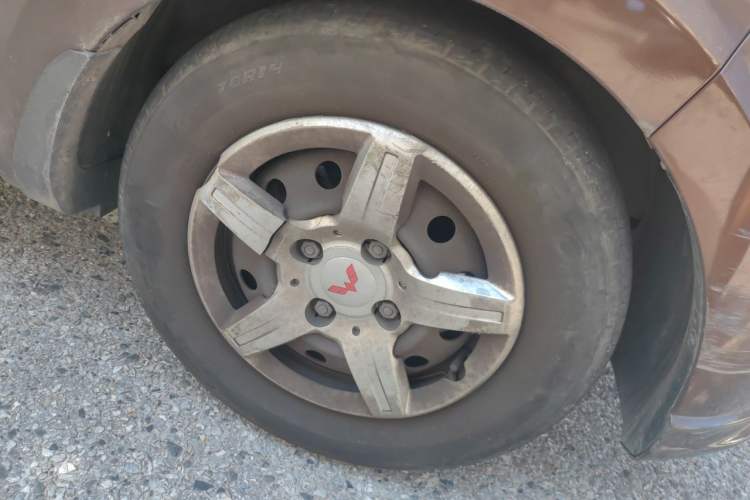 Used Wuling Hongguang 2015 1.5L S Base Model China IV Right Front Wheel Hub