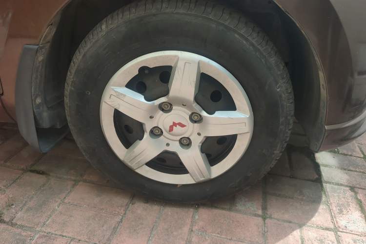 Used Wuling Hongguang 2015 1.5L S Basic Version China V Standard Right Front Wheel Hub