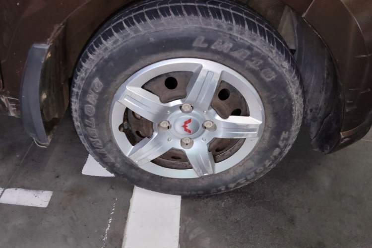 Used Wuling Hongguang 2015 1.2L S Base Model China V Standard Right Front Wheel Hub