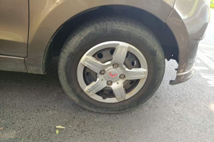 Used Wuling Hongguang 2015 1.5L S Basic Version China V Standard Right Front Wheel Hub