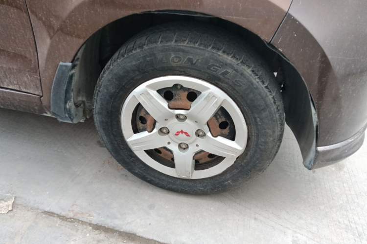 Used Wuling Hongguang 2015 1.5L S Basic Version China V Standard Right Front Wheel Hub