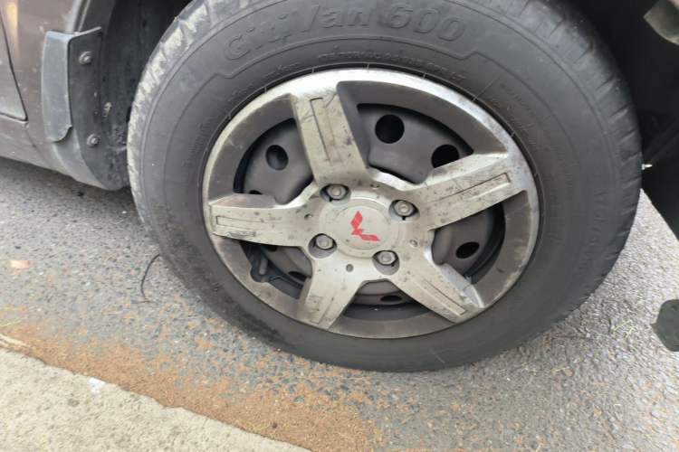 Used Wuling Hongguang 2015 1.5L S Base Model China IV Right Front Wheel Hub