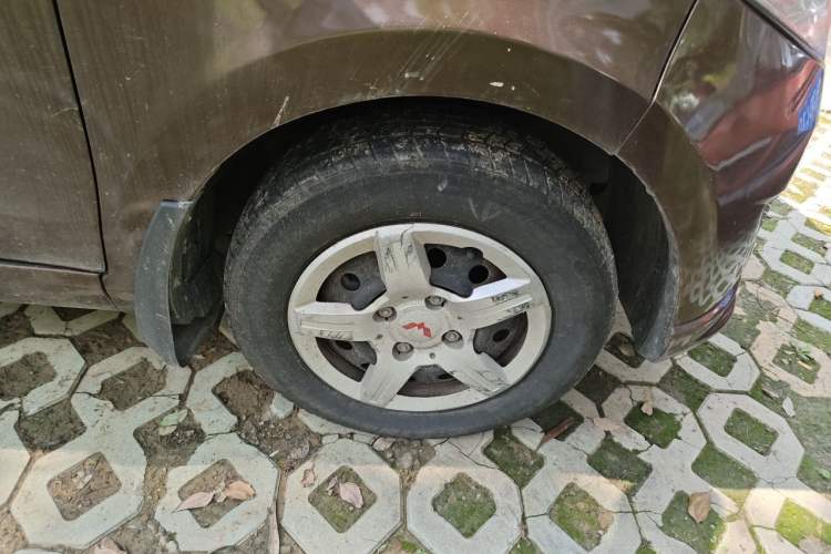 Used Wuling Hongguang 2015 1.5L S Base Model China IV Right Front Wheel Hub