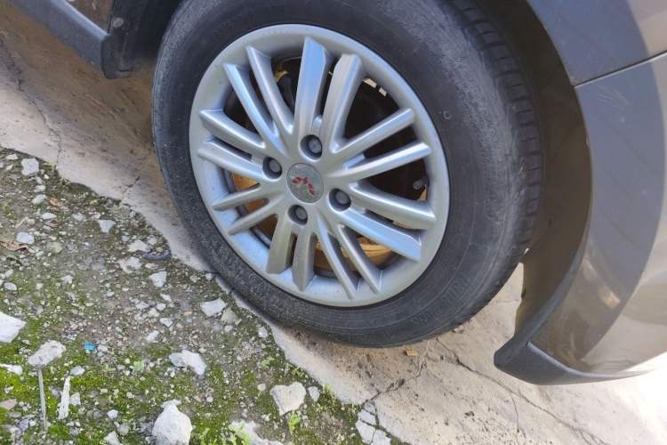 Used Wuling Hongguang 2015 1.5L S1 Comfort China V Standard Right Front Wheel Hub