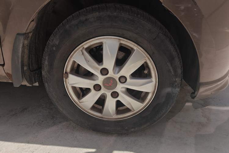 Used Wuling Hongguang 2015 1.5L S Basic Version China V Standard Right Front Wheel Hub