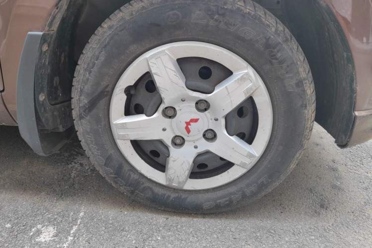 Used Wuling Hongguang 2015 1.2L S Base Model China V Standard Right Front Wheel Hub