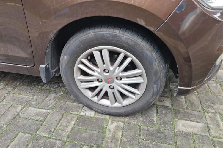 Used Wuling Hongguang 2015 1.5L S1 Standard China V-Emission Standards Right Front Wheel Hub