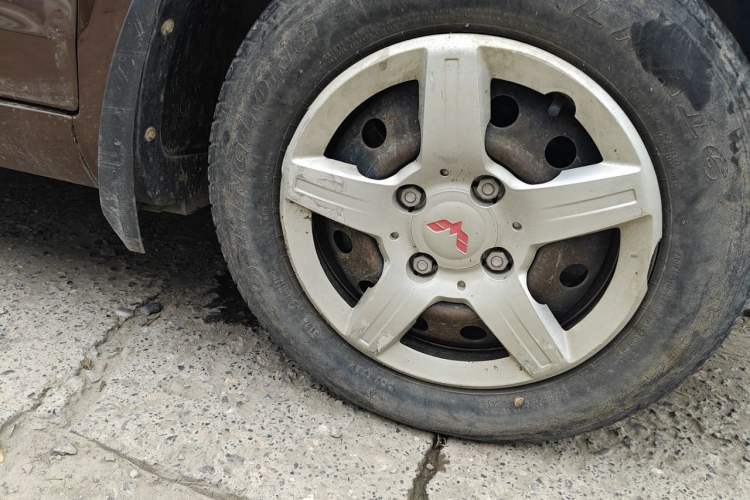 Used Wuling Hongguang 2015 1.2L S Base Model China V Standard Right Front Wheel Hub