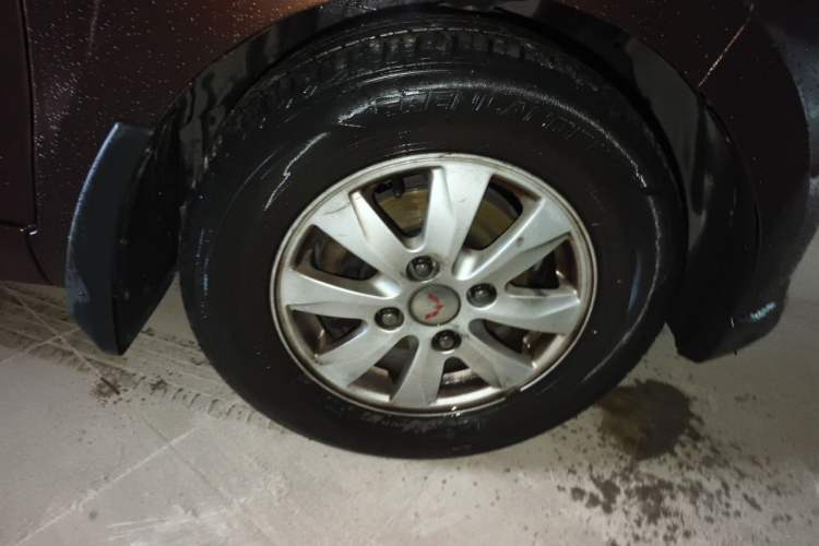 Used Wuling Hongguang 2015 1.5L S1 Standard China V-Emission Standards Right Front Wheel Hub