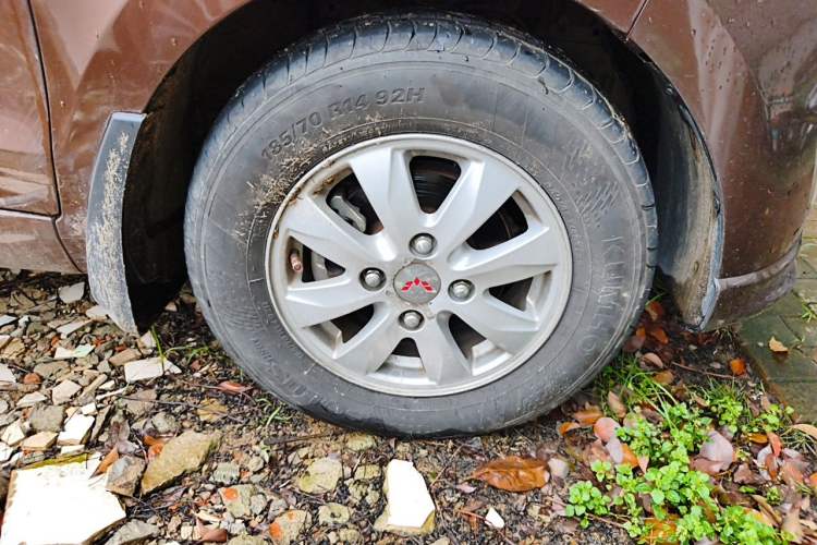 Used Wuling Hongguang 2015 1.5L S Base Model China IV Right Front Wheel Hub