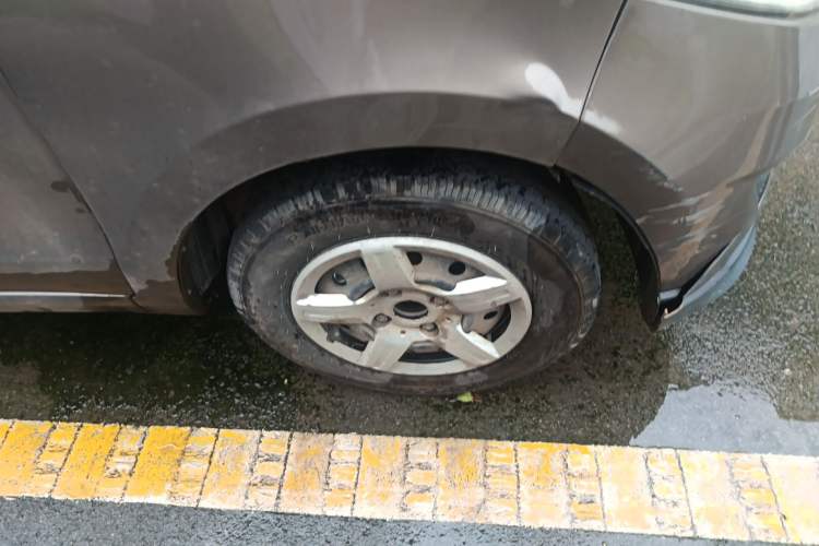 Used Wuling Hongguang 2015 1.2L S Base Model China IV Right Front Wheel Hub