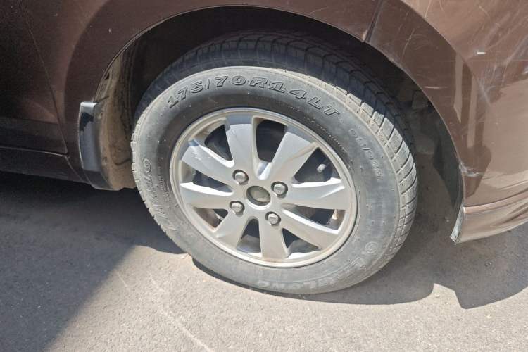 Used Wuling Hongguang 2015 1.5L S Base Model China IV Right Front Wheel Hub