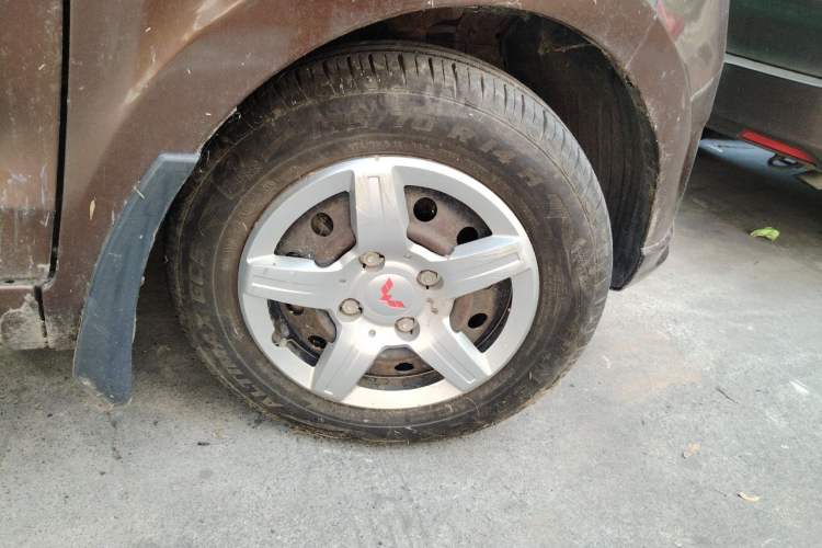Used Wuling Hongguang 2015 1.2L S Base Model China V Standard Right Front Wheel Hub
