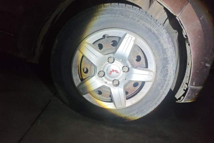 Used Wuling Hongguang 2015 1.5L S Basic Version China V Standard Right Front Wheel Hub