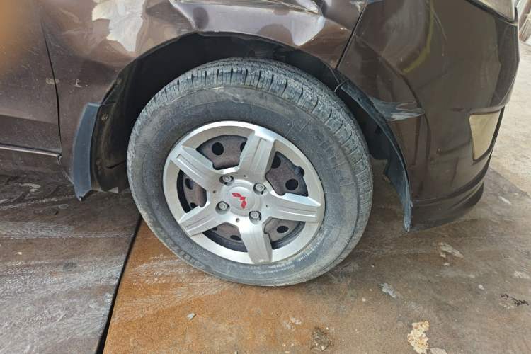 Used Wuling Hongguang 2015 1.2L S Base Model China V Standard Right Front Wheel Hub