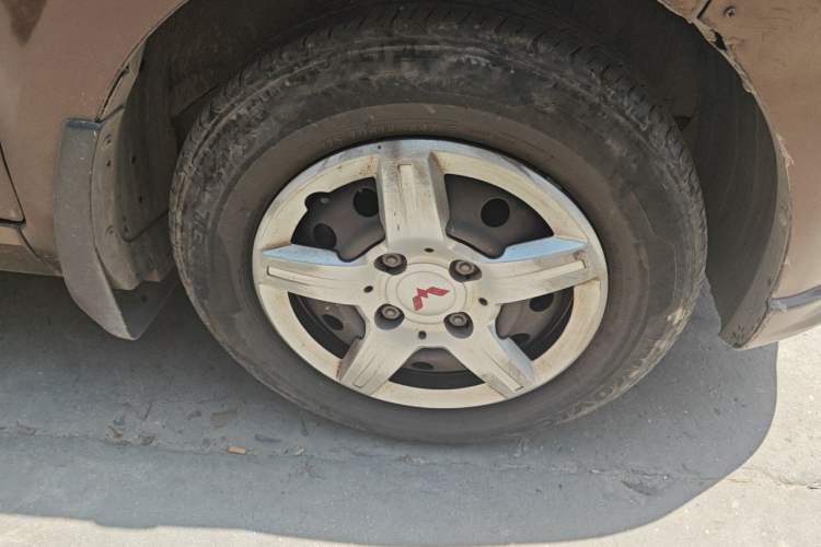 Used Wuling Hongguang 2015 1.2L S Base Model China V Standard Right Front Wheel Hub
