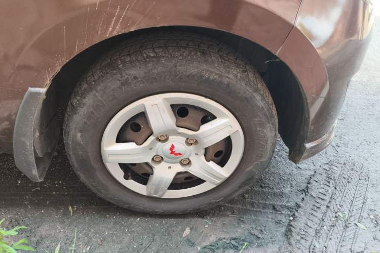 Used Wuling Hongguang 2015 1.5L S Basic Version China V Standard Right Front Wheel Hub