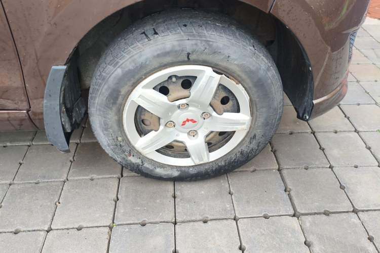 Used Wuling Hongguang 2015 1.2L S Base Model China V Standard Right Front Wheel Hub