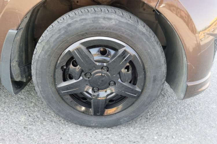 Used Wuling Hongguang 2015 1.5L S Basic Version China V Standard Right Front Wheel Hub