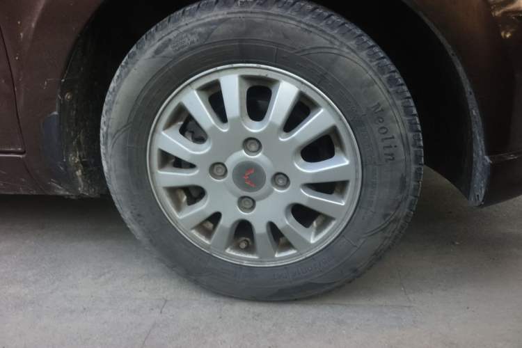 Used Wuling Hongguang 2015 1.5L S Base Model China IV Right Front Wheel Hub