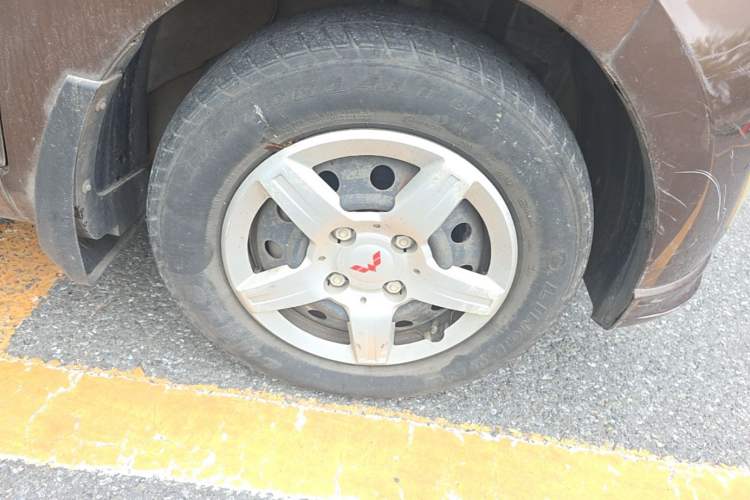 Used Wuling Hongguang 2015 1.5L S Basic Version China V Standard Right Front Wheel Hub