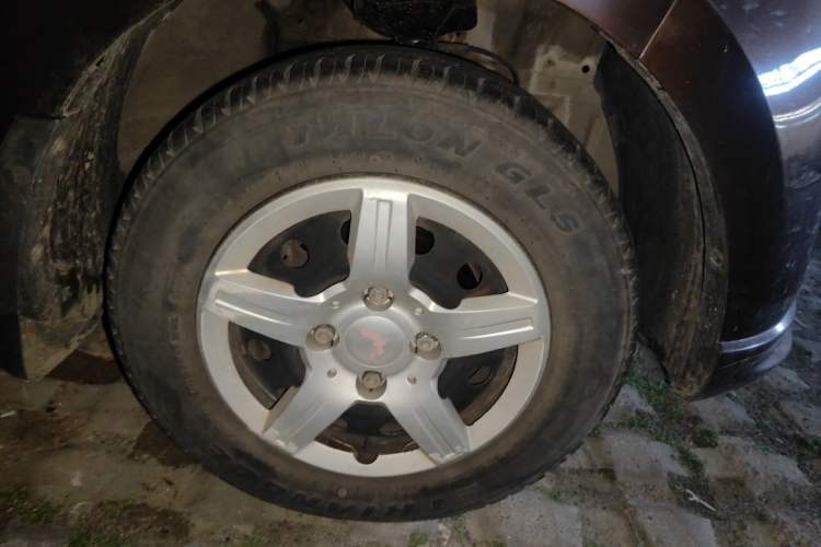 Used Wuling Hongguang 2015 1.2L S Base Model China V Standard Right Front Wheel Hub