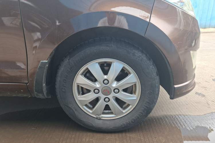 Used Wuling Hongguang 2015 1.5L S Base Model China IV Right Front Wheel Hub