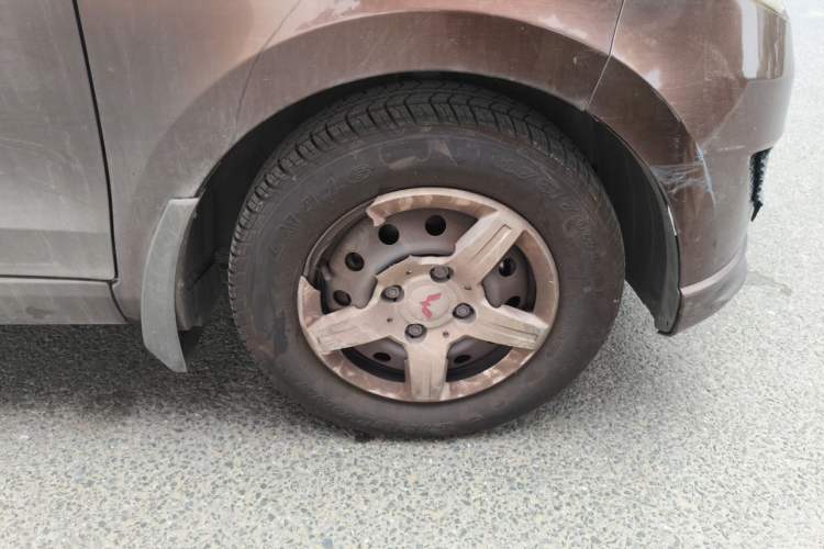 Used Wuling Hongguang 2015 1.5L S Basic Version China V Standard Right Front Wheel Hub