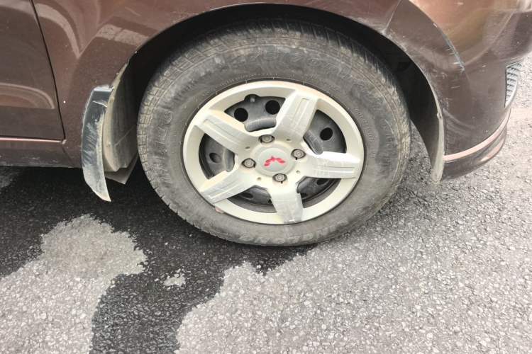Used Wuling Hongguang 2015 1.5L S Base Model China IV Right Front Wheel Hub
