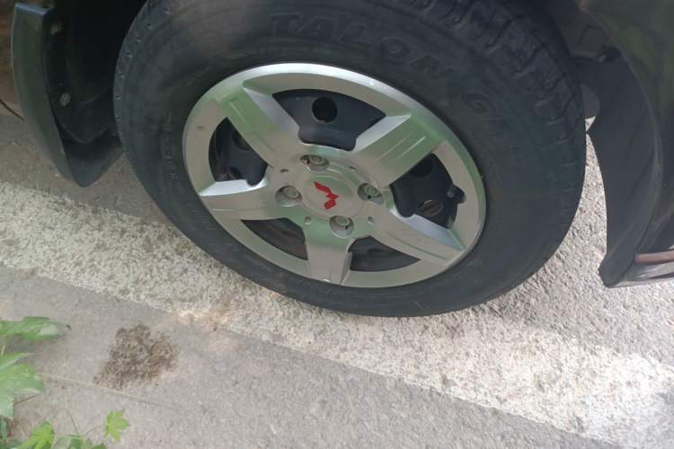Used Wuling Hongguang 2015 1.5L S Basic Version China V Standard Right Front Wheel Hub