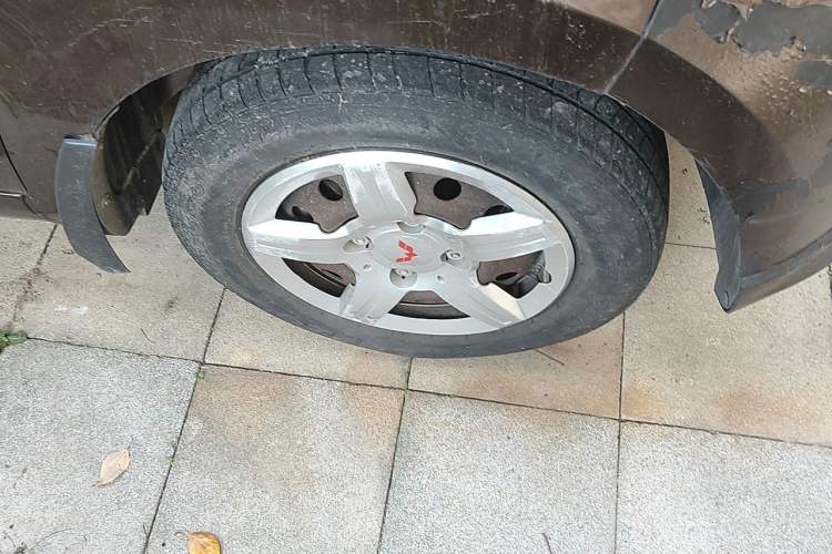 Used Wuling Hongguang 2015 1.2L S Base Model China V Standard Right Front Wheel Hub