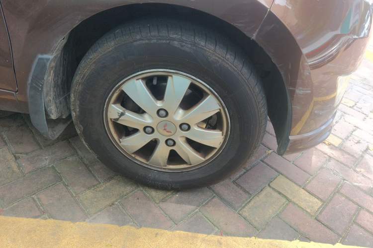 Used Wuling Hongguang 2015 1.5L S Basic Version China V Standard Right Front Wheel Hub