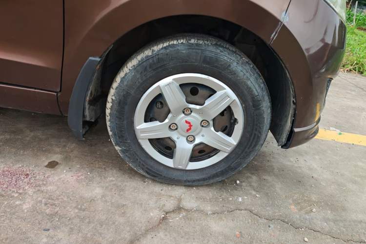 Used Wuling Hongguang 2015 1.2L S Base Model China V Standard Right Front Wheel Hub