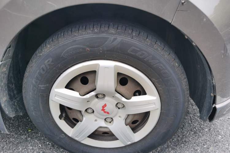 Used Wuling Hongguang 2015 1.5L S Basic Version China V Standard Right Front Wheel Hub