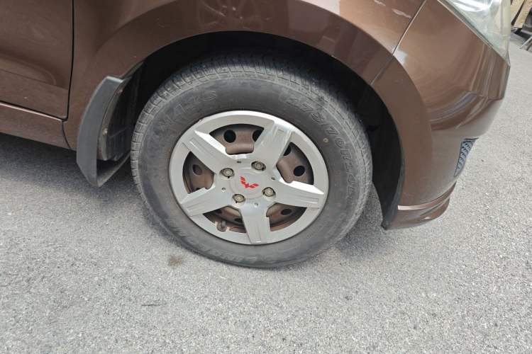 Used Wuling Hongguang 2015 1.5L S Basic Version China V Standard Right Front Wheel Hub