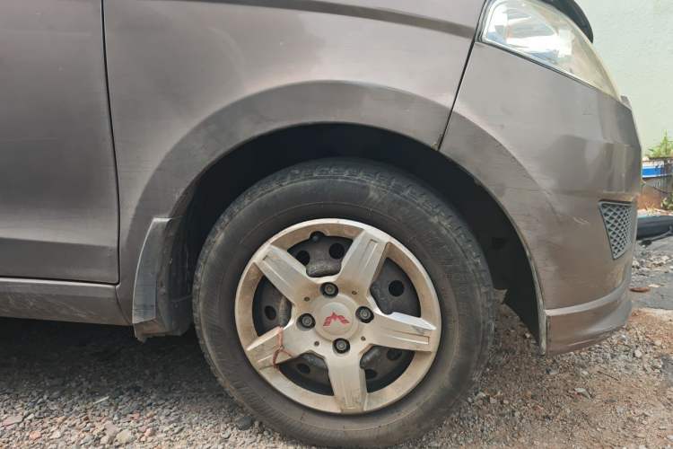 Used Wuling Hongguang 2015 1.2L S Base Model China V Standard Right Front Wheel Hub