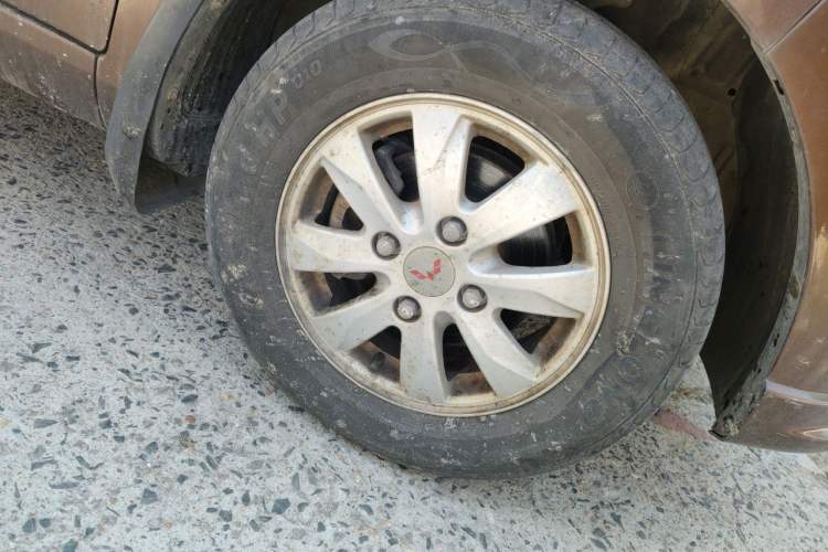 Used Wuling Hongguang 2015 1.2L S Base Model China V Standard Right Front Wheel Hub