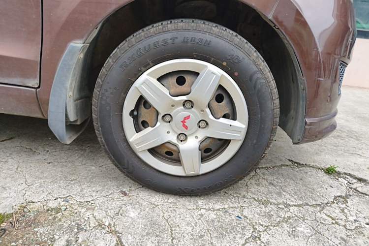 Used Wuling Hongguang 2015 1.2L S Base Model China V Standard Right Front Wheel Hub